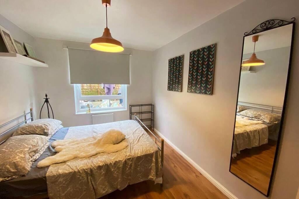 Two Bedroom Garden Flat In Zone 2 London Exterior photo